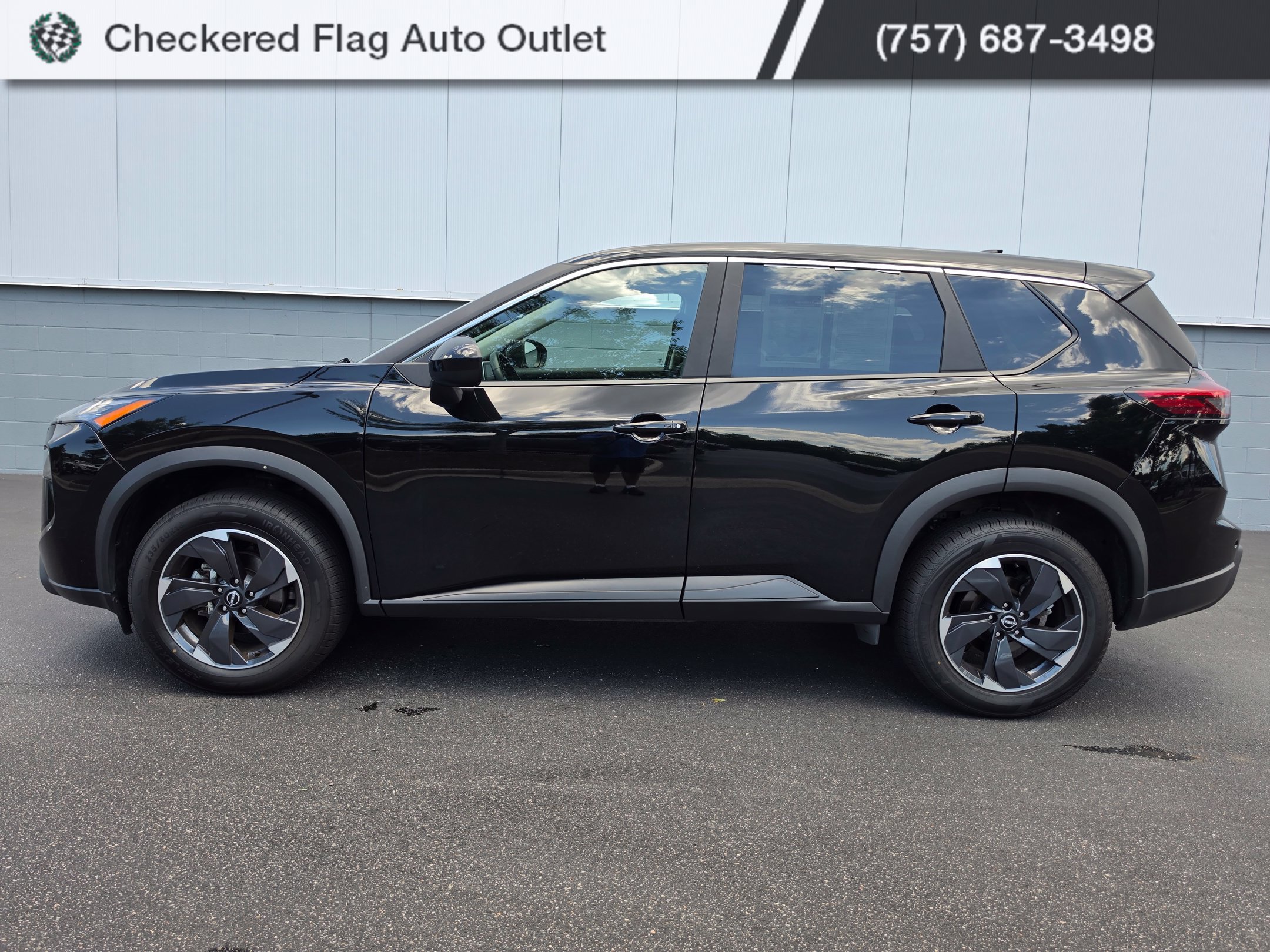 Used 2026 Nissan Rogue SV AWD/4WD image 2