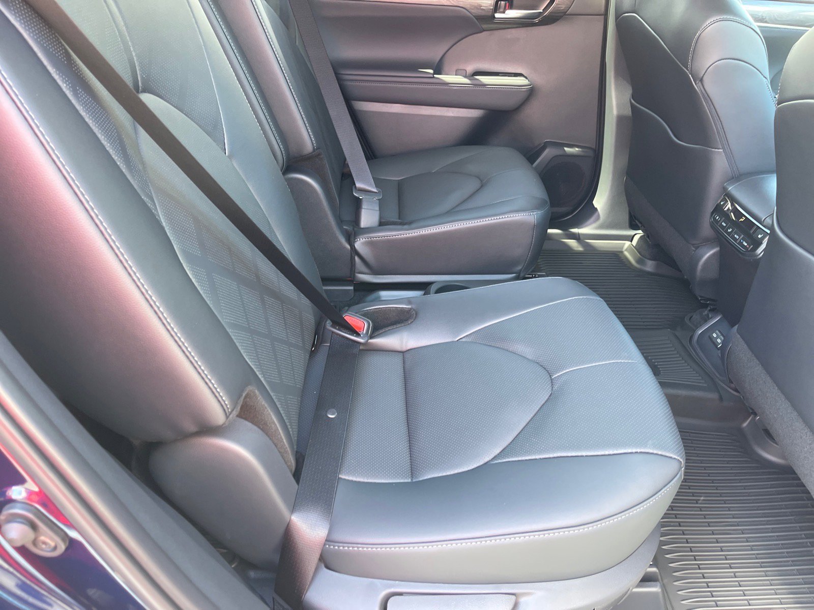 New 2026 Toyota Highlander Platinum AWD/4WD image 16