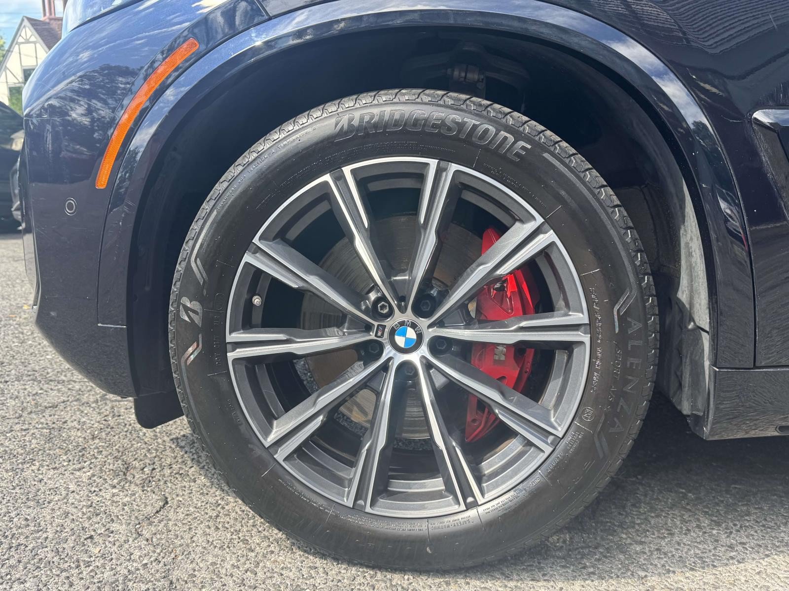 Used 2024 BMW X5 xDrive40i w/ M Sport Package AWD/4WD image 8