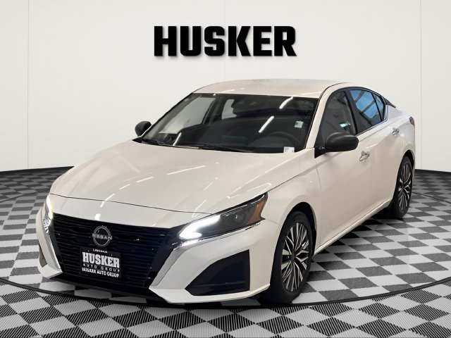 Used 2025 Nissan Altima 2.5 SV FWD image 4