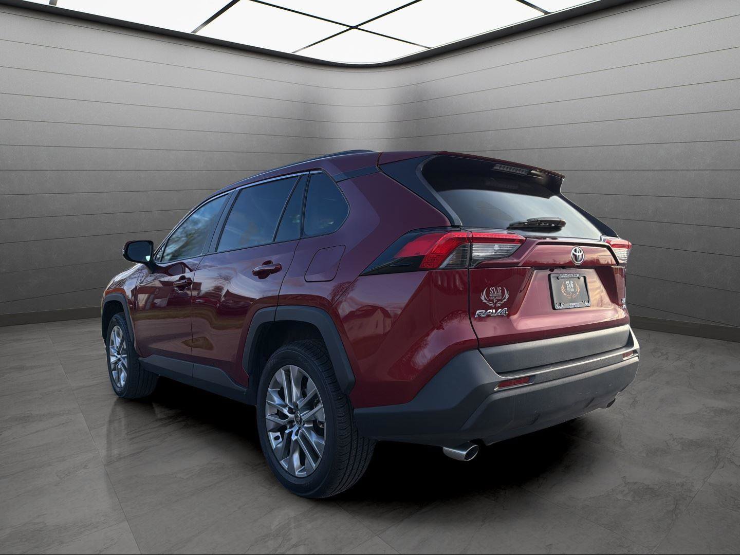 Used 2021 Toyota RAV4 XLE Premium image 3