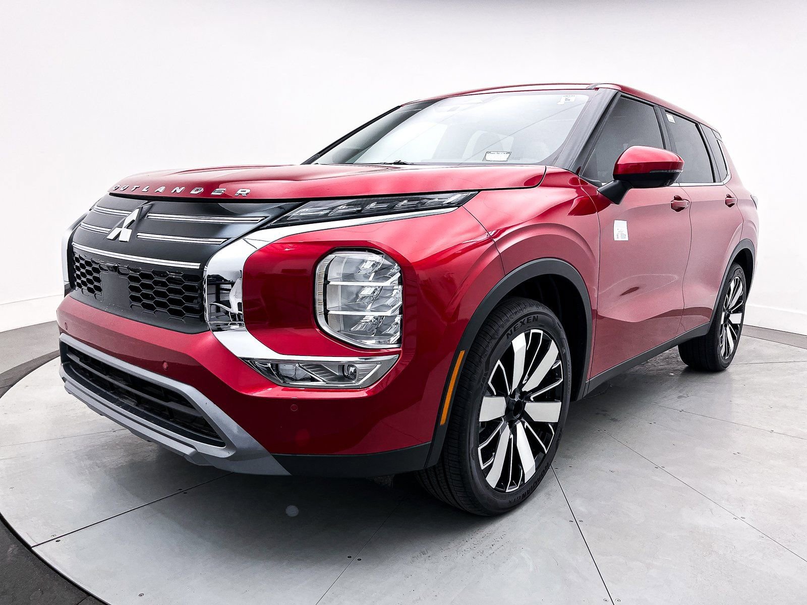 New 2025 Mitsubishi Outlander SE image 3