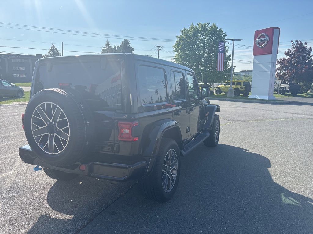 Used 2023 Jeep Wrangler Unlimited Sahara AWD/4WD image 8