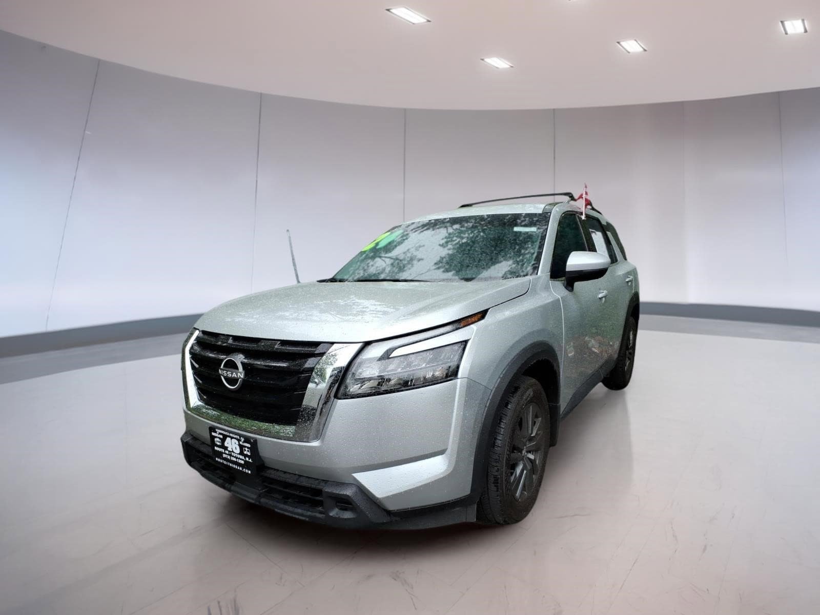 Used 2024 Nissan Pathfinder SV AWD/4WD image 2