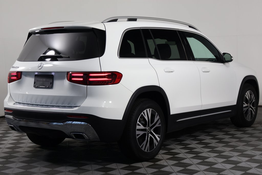 New 2026 Mercedes-Benz GLB 250 image 2