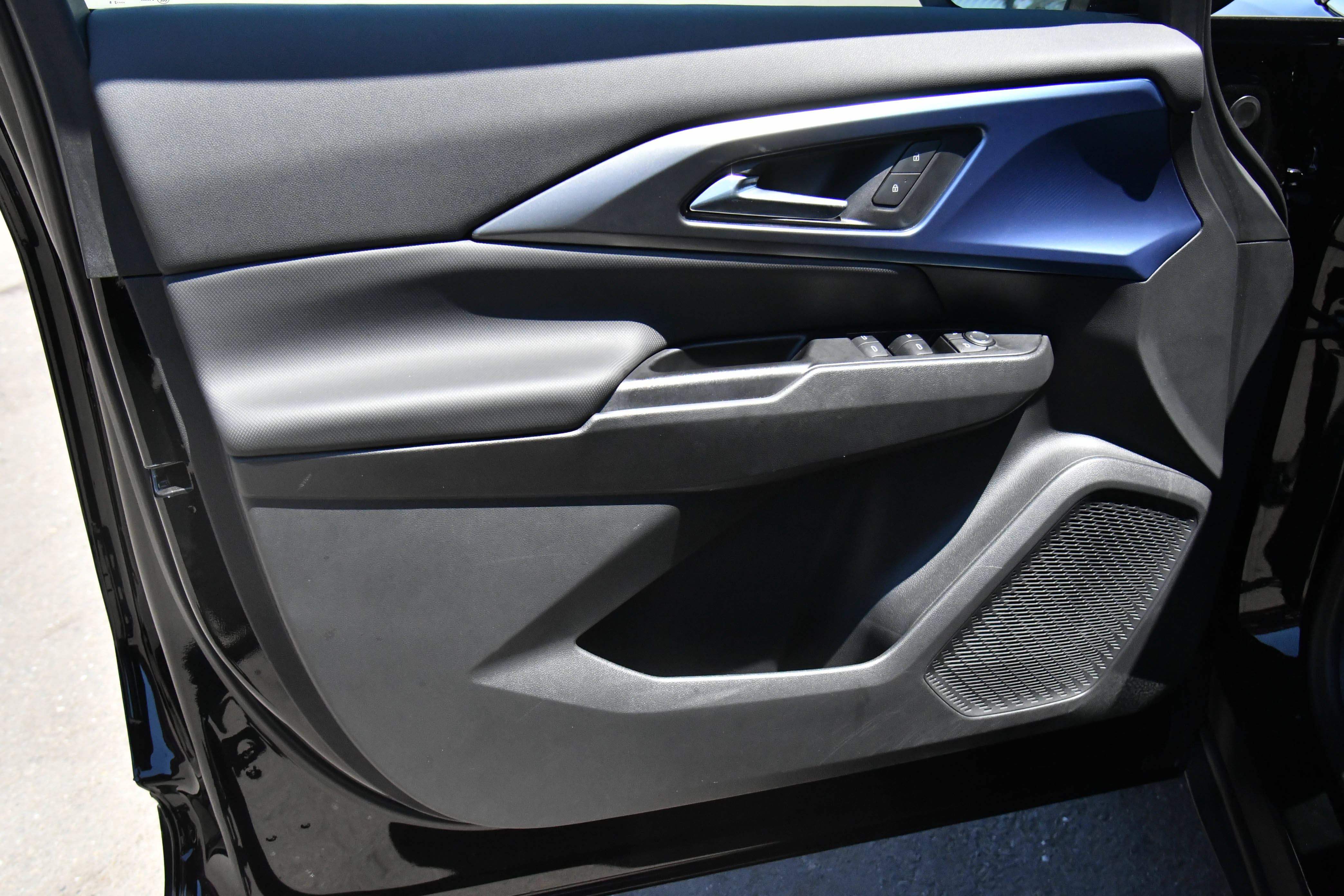 Used 2025 Chevrolet Equinox EV LT FWD image 13