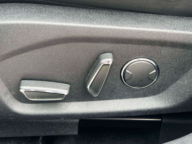 Used 2019 Ford Fusion Energi Titanium FWD image 23