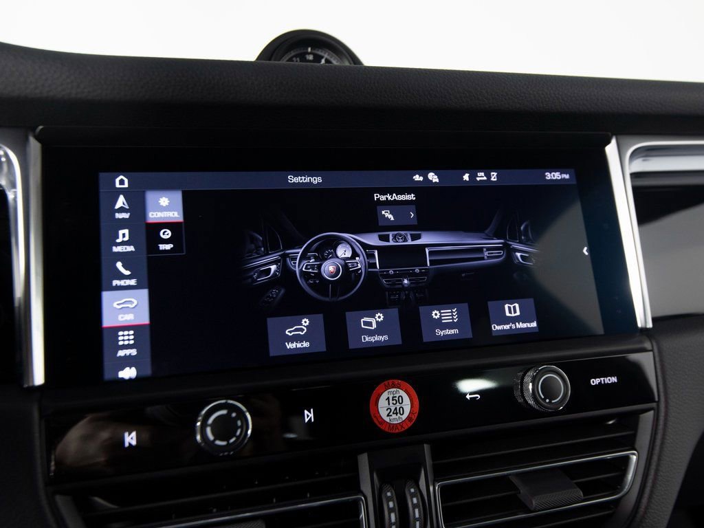 Certified 2025 Porsche Macan AWD/4WD image 26