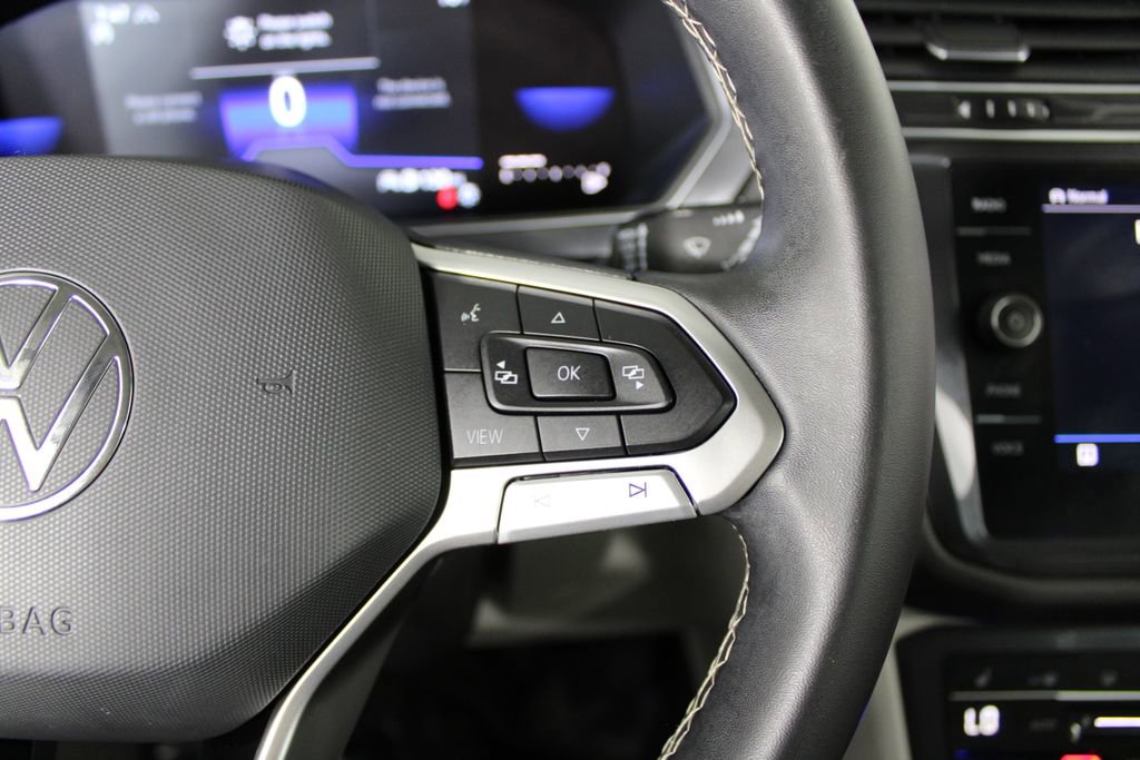Used 2022 Volkswagen Tiguan SE w/ Panoramic Sunroof Package image 27