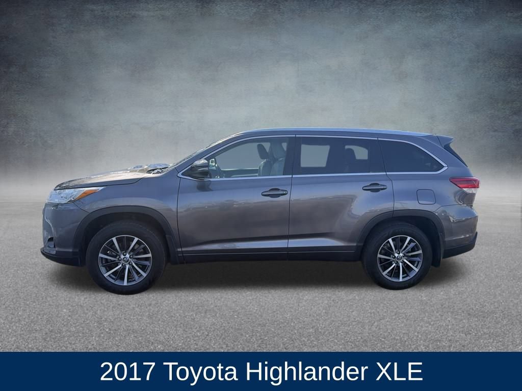 Used 2017 Toyota Highlander XLE image 2