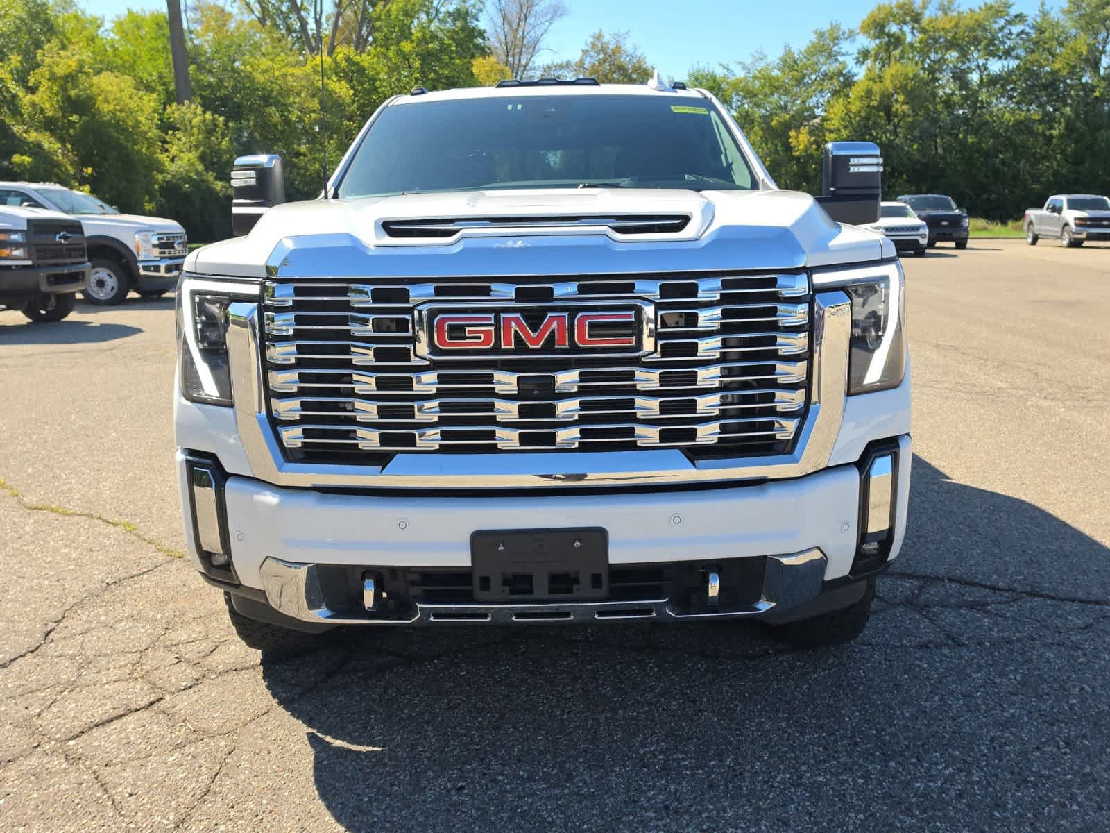Used 2025 GMC Sierra 2500 Denali w/ Denali Reserve Package AWD/4WD image 3