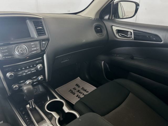 Used 2017 Nissan Pathfinder S image 22