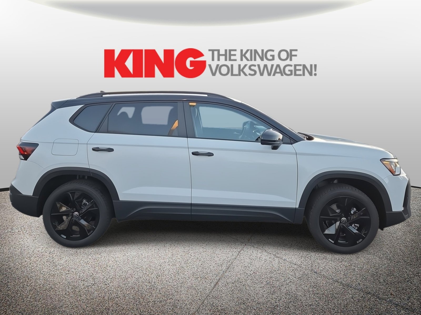 New 2026 Volkswagen Taos SE image 2