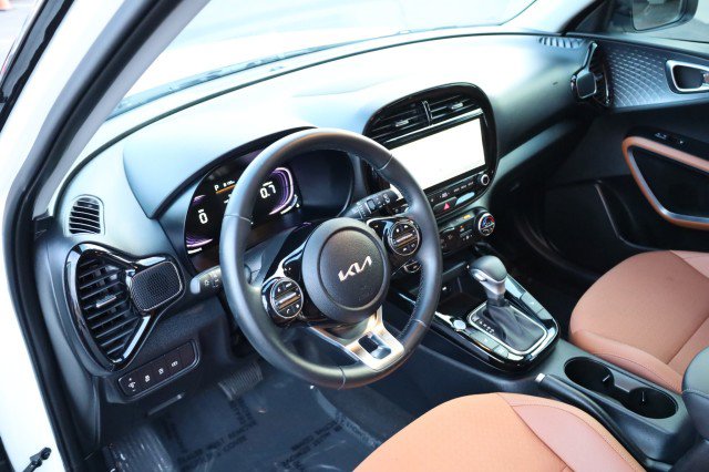Used 2025 Kia Soul EX image 24