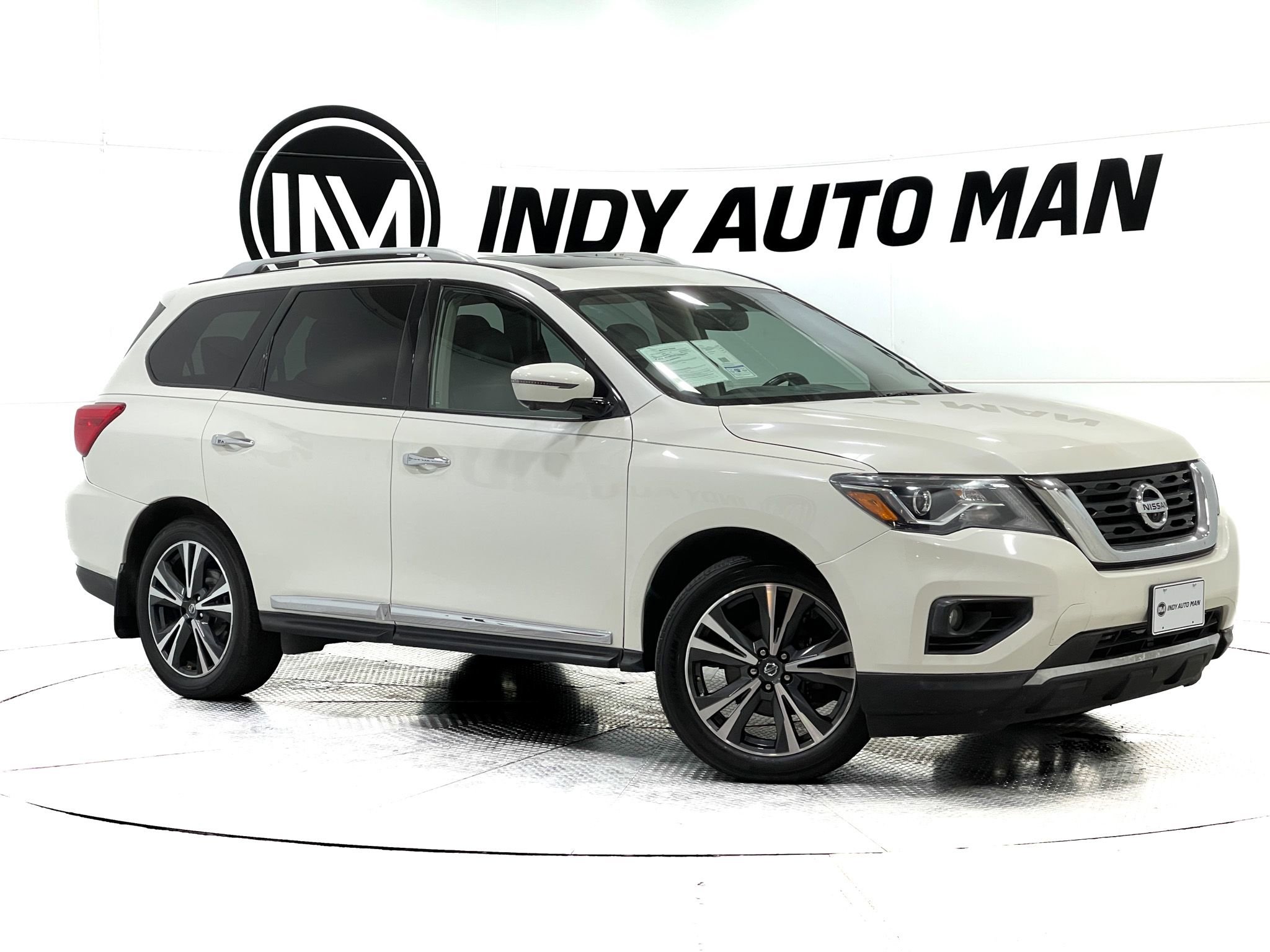 Used 2019 Nissan Pathfinder Platinum w/ Cargo Package AWD/4WD image 2