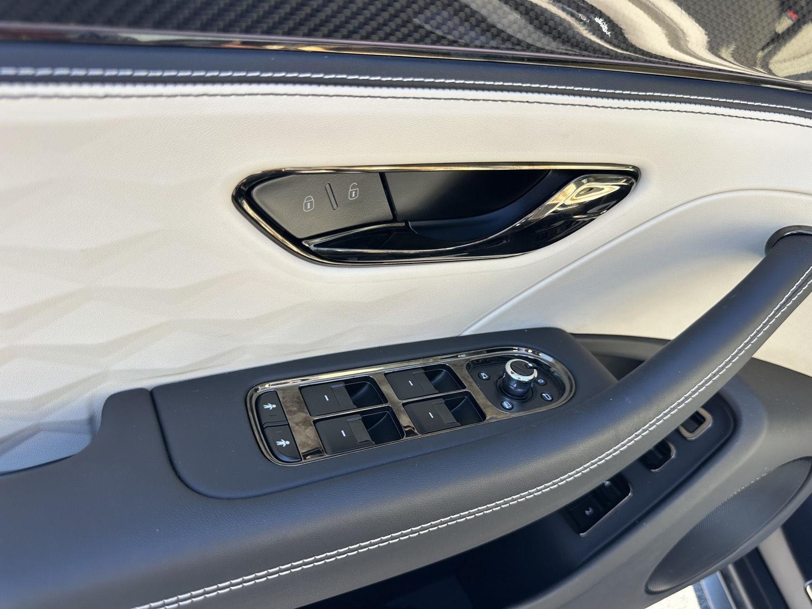 New 2026 Bentley Flying Spur Plug-In Hybrid AWD/4WD image 12