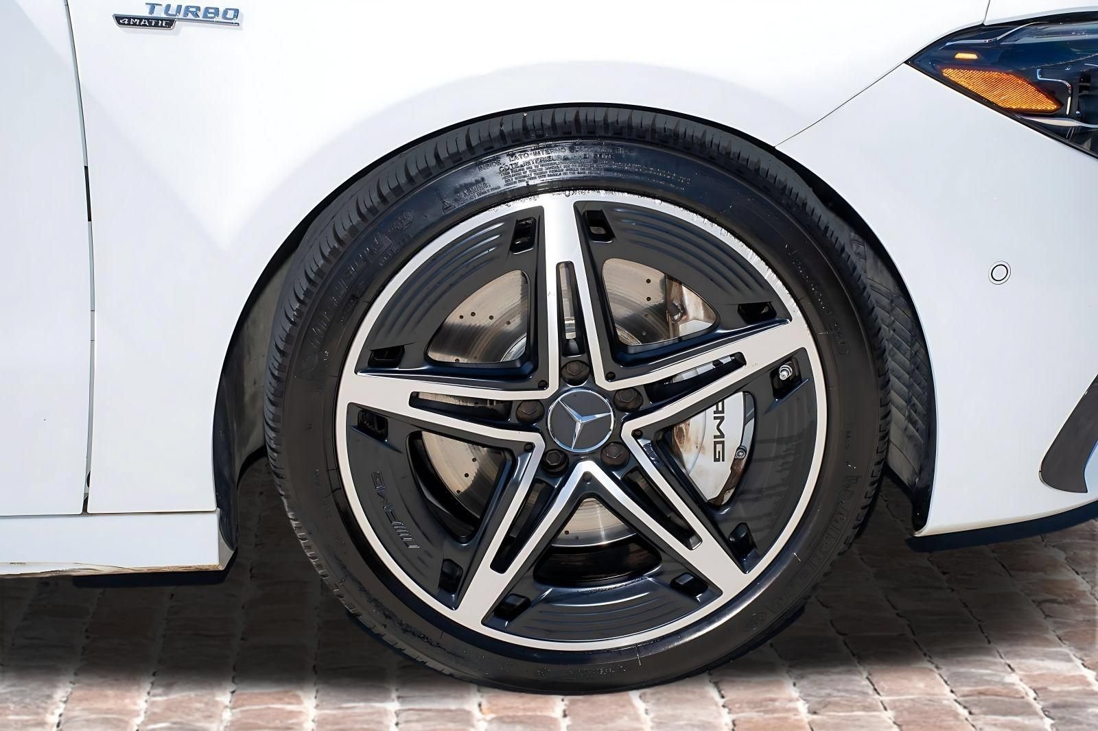 Used 2024 Mercedes-Benz CLA 35 AMG 4MATIC image 40