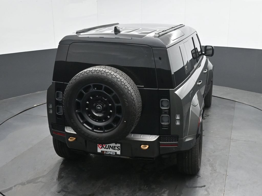 Used 2025 Land Rover Defender 110 AWD/4WD image 32