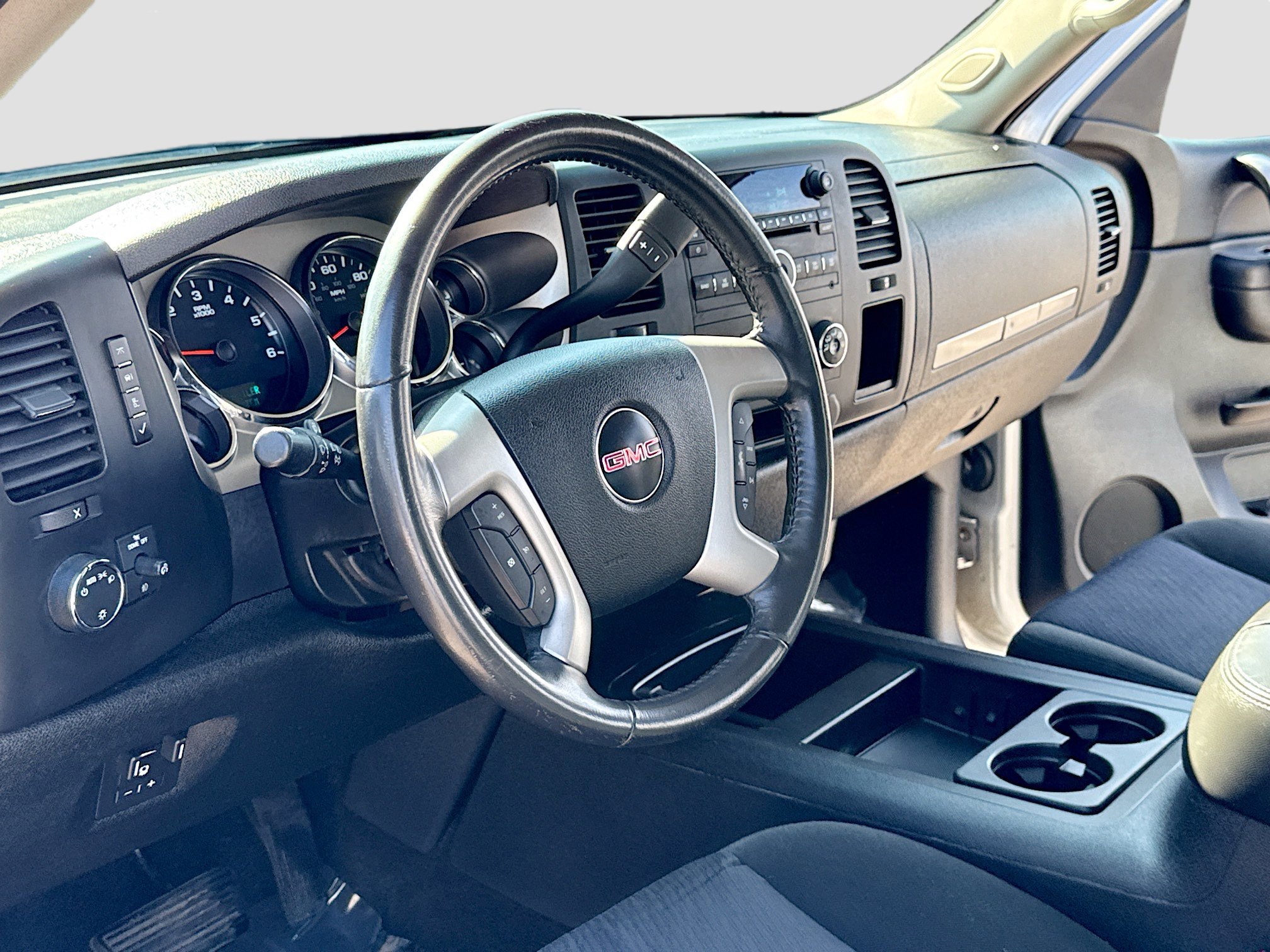 Used 2010 GMC Sierra 2500 SLE w/ SLE Preferred Package AWD/4WD image 4