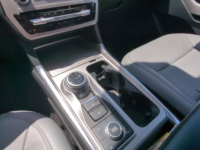 Used 2021 Ford Explorer XLT w/ Equipment Group 202A AWD/4WD image 18