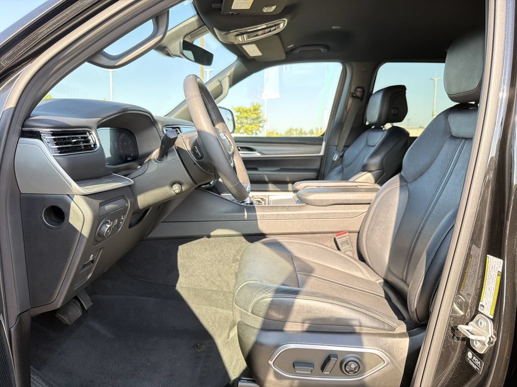 Used 2024 Jeep Wagoneer Series II w/ Flexible Seating Group RWD image 11