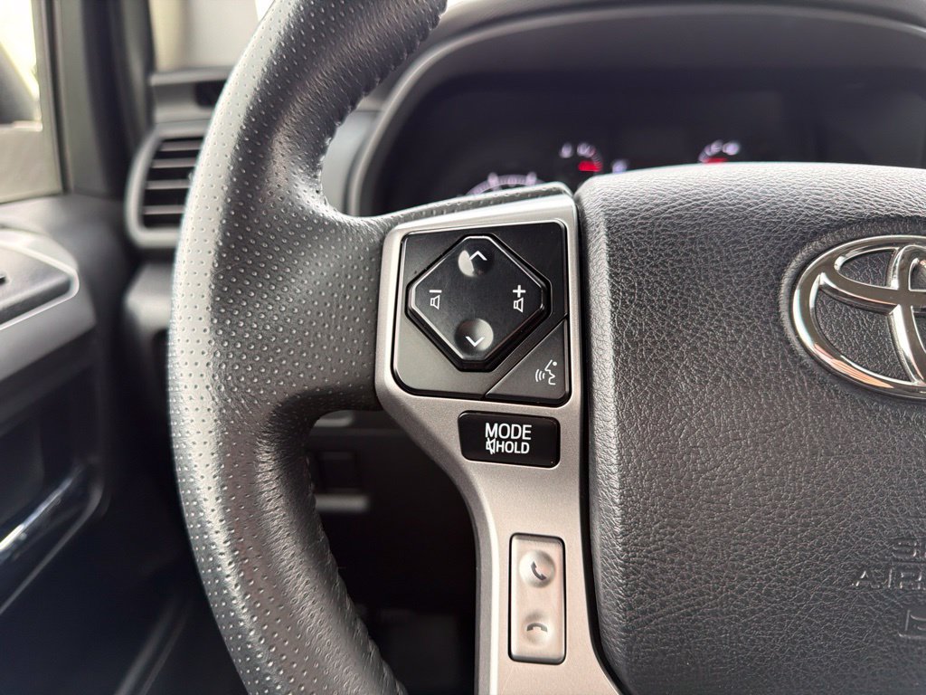 Used 2020 Toyota 4Runner SR5 AWD/4WD image 18