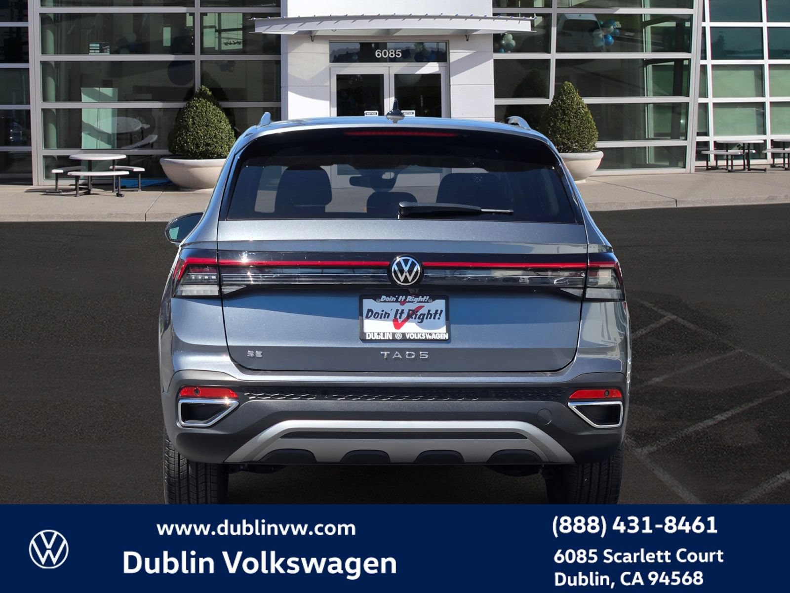 Certified 2025 Volkswagen Taos SE w/ Panoramic Sunroof Package FWD image 5