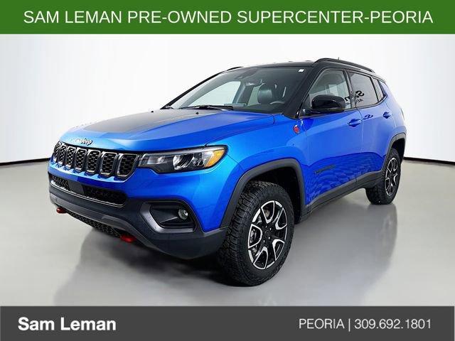 Used 2025 Jeep Compass Trailhawk w/ Trailhawk Convenience Group AWD/4WD image 3