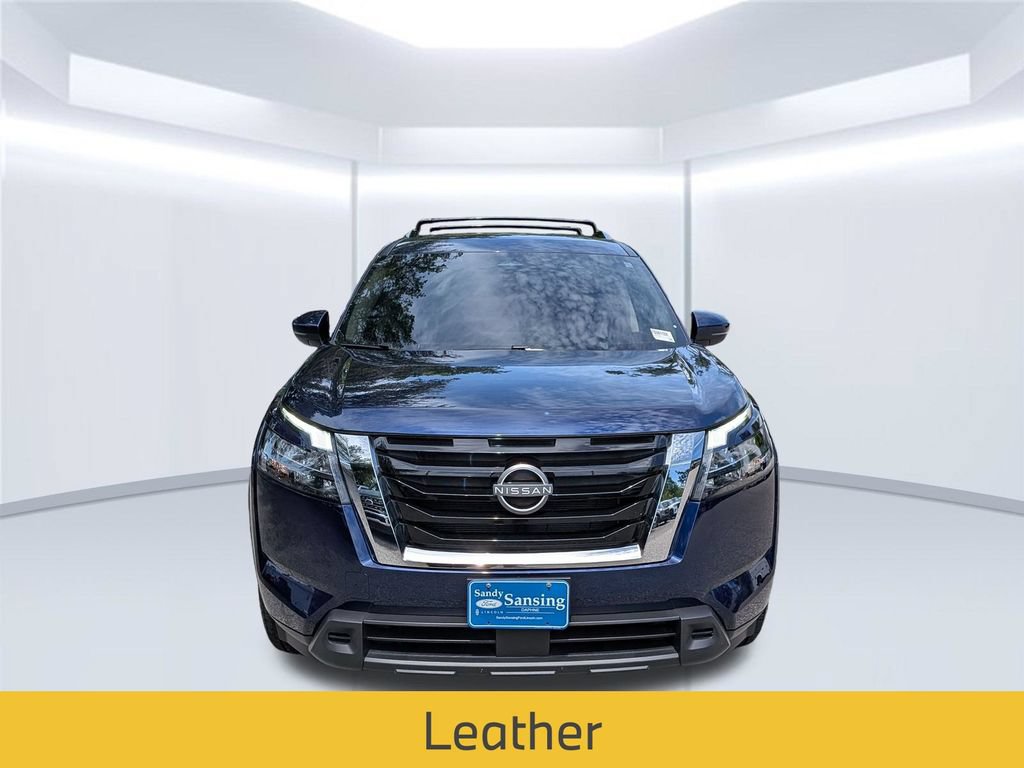 Used 2025 Nissan Pathfinder SV FWD image 10