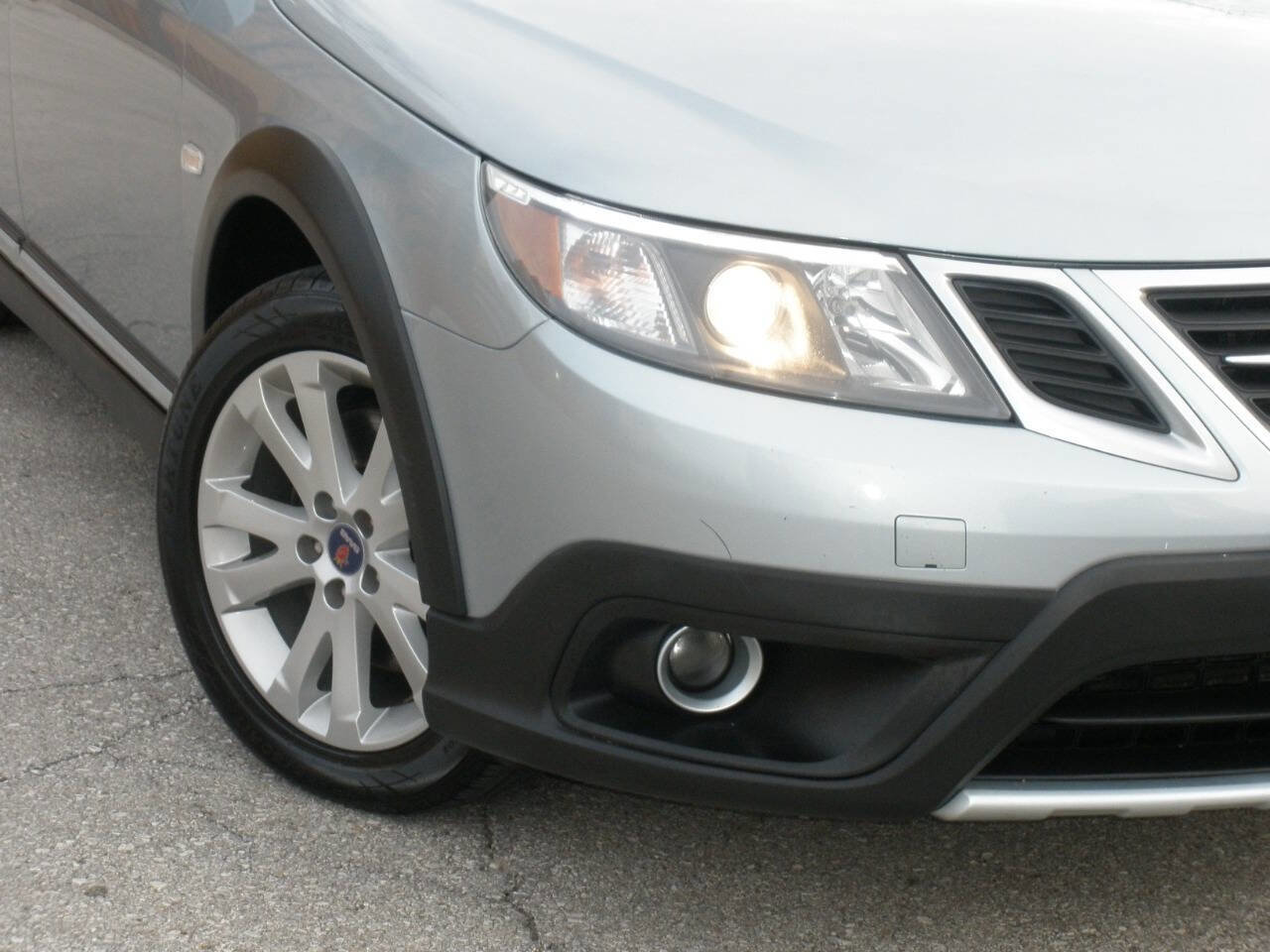 Used 2010 Saab 9-3 X image 3