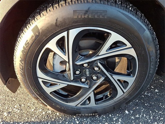 Used 2025 Lincoln Nautilus Premier w/ Jet Appearance Package image 9