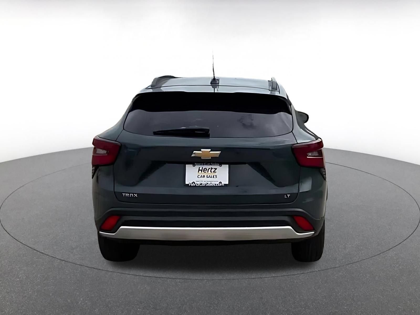 Used 2025 Chevrolet Trax LT FWD image 12