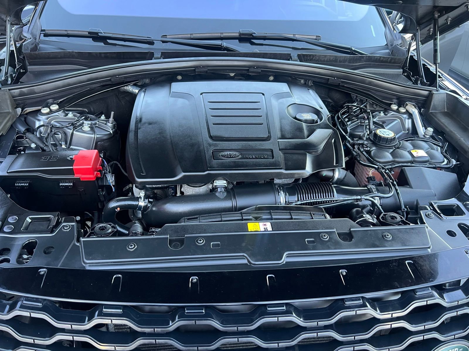 Used 2019 Land Rover Range Rover Velar R-Dynamic SE image 18