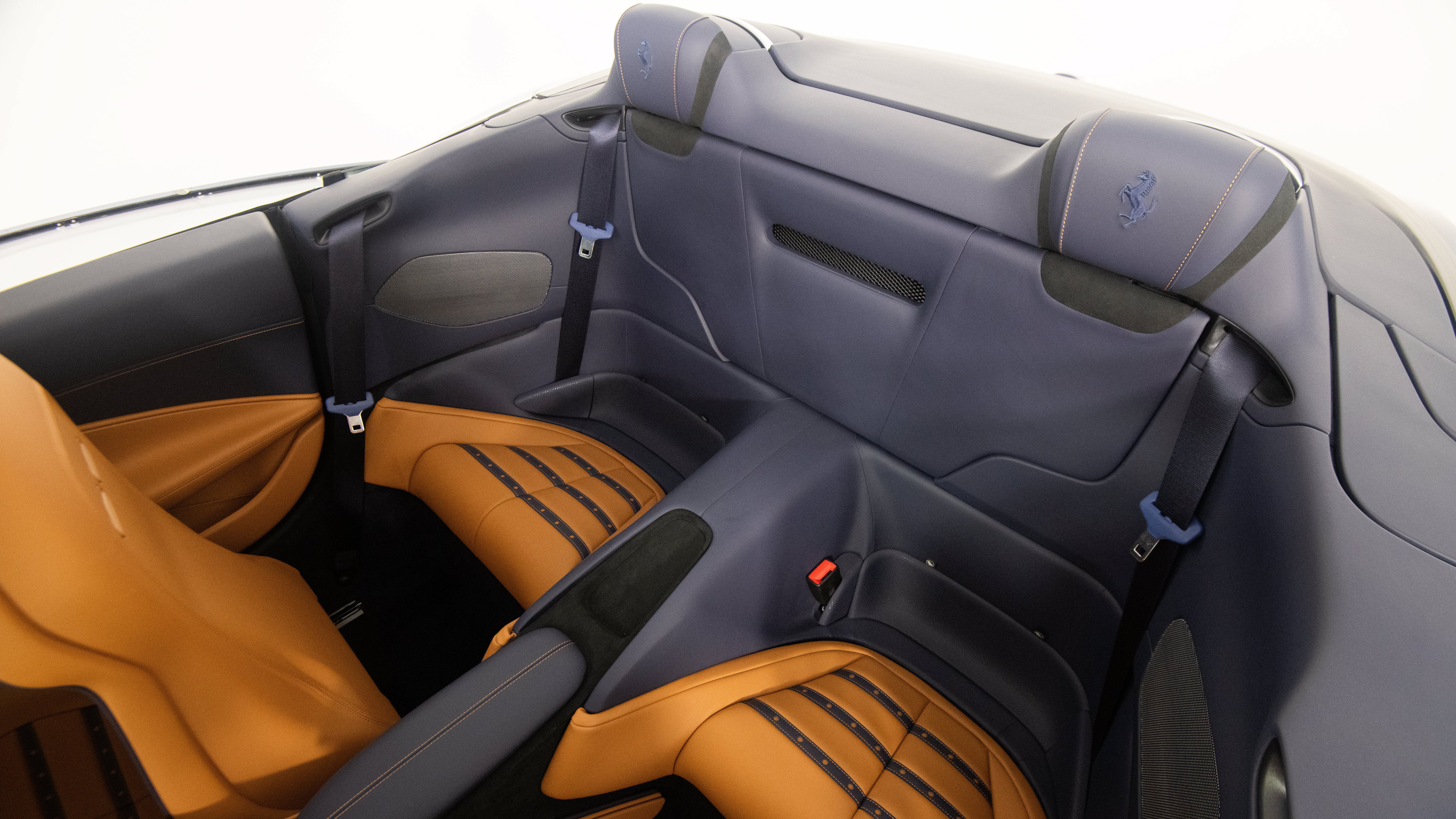 Certified 2025 Ferrari Roma Spider RWD image 37
