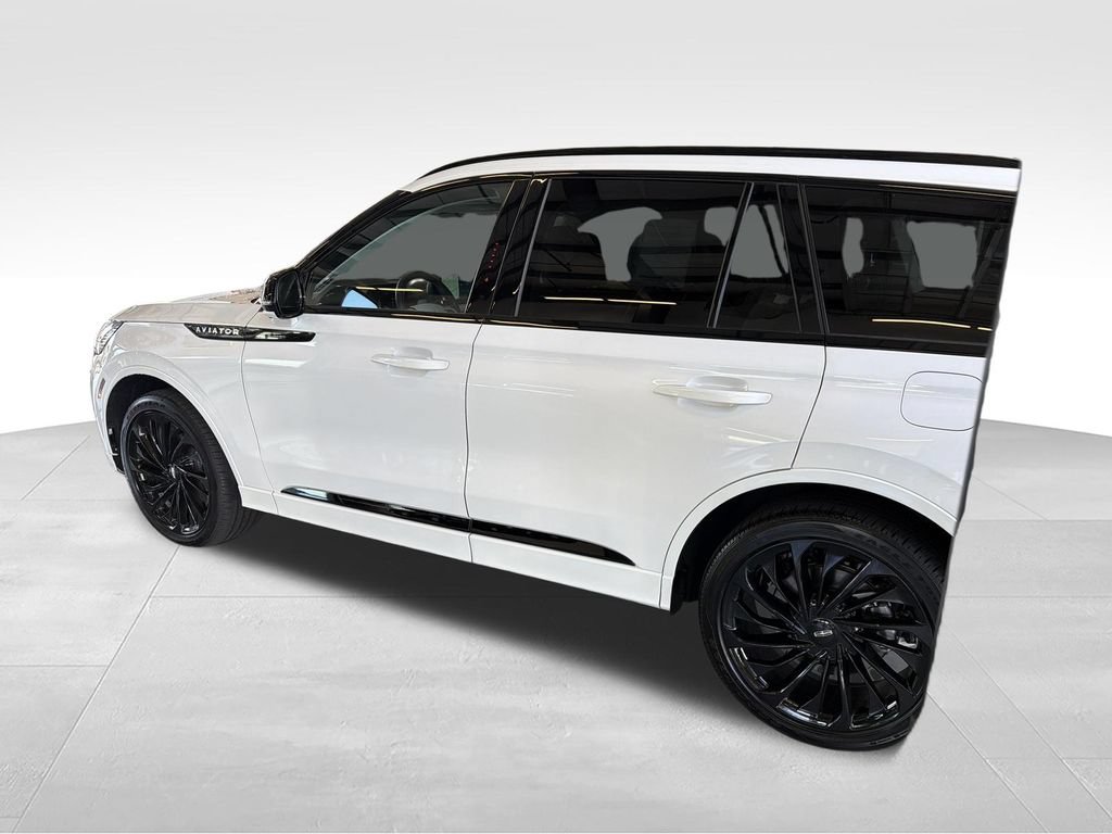 New 2026 Lincoln Aviator Reserve AWD/4WD image 3