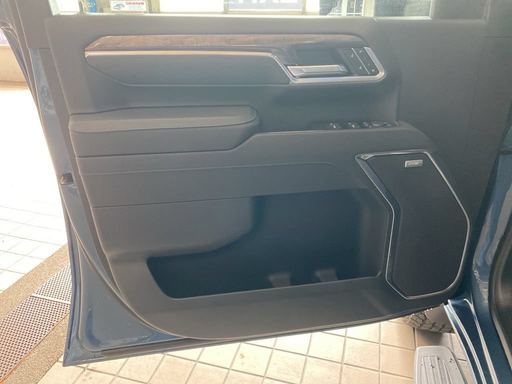 New 2026 Chevrolet Silverado 2500 LTZ w/ LTZ Premium Package AWD/4WD image 11