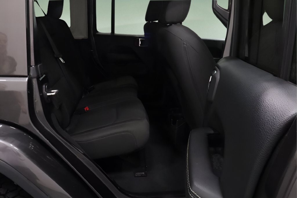 Certified 2018 Jeep Wrangler Unlimited Sahara AWD/4WD image 18