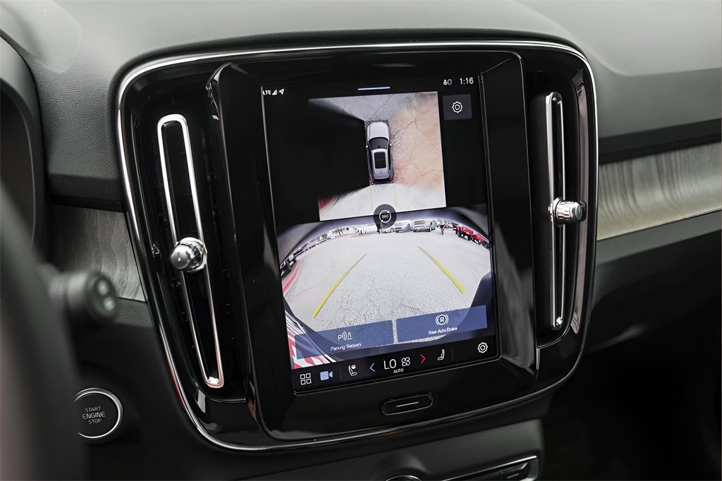 Used 2024 Volvo XC40 B5 Ultimate w/ Protection Package Premier image 18