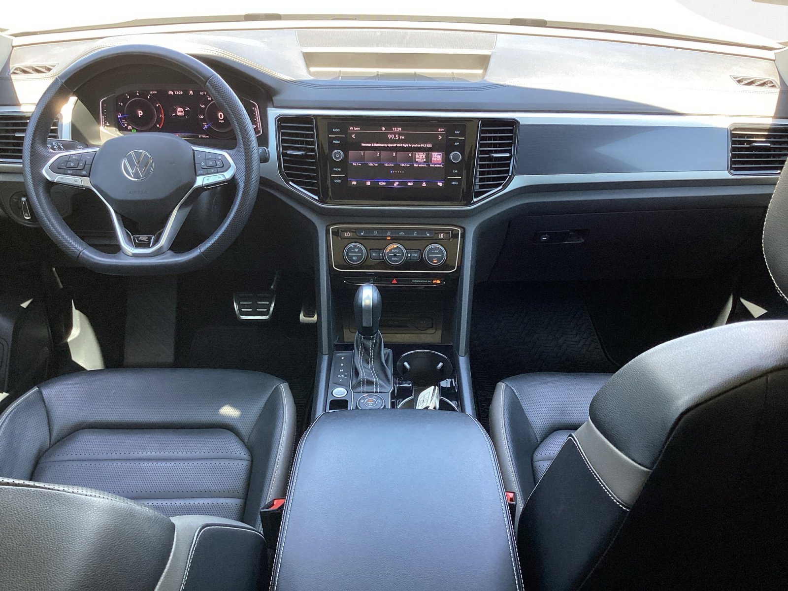 Used 2023 Volkswagen Atlas SEL Premium image 4