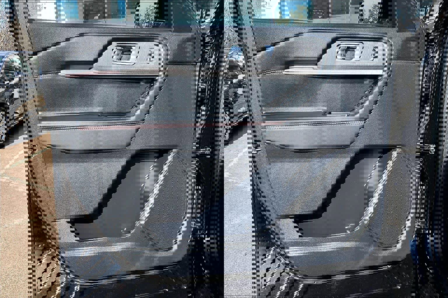 Used 2025 Ford Explorer ST-Line w/ ST-Line Street Pack image 21