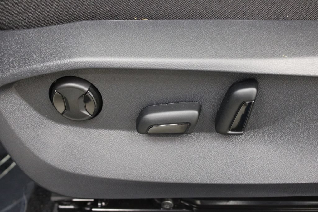 New 2026 Volkswagen Taos SE FWD image 17