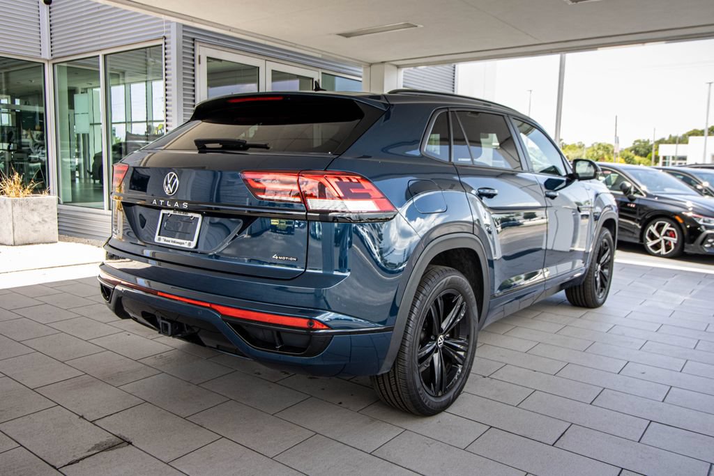 Used 2023 Volkswagen Atlas Cross Sport SEL R-Line AWD/4WD image 2