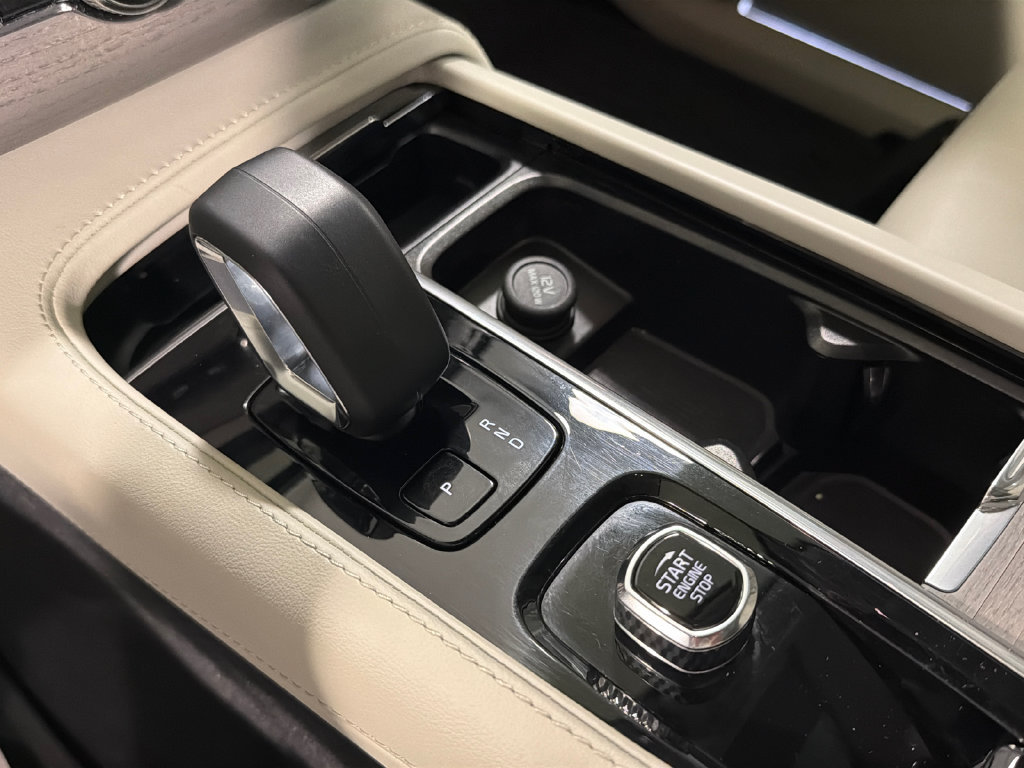 Certified 2025 Volvo XC90 T8 Plus w/ Protection Package Premier AWD/4WD image 17