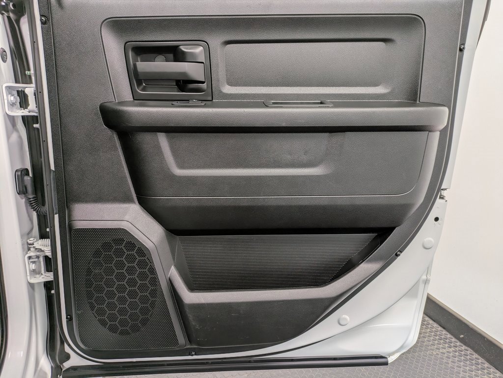 Used 2024 RAM 2500 Tradesman w/ Chrome Appearance Group image 25