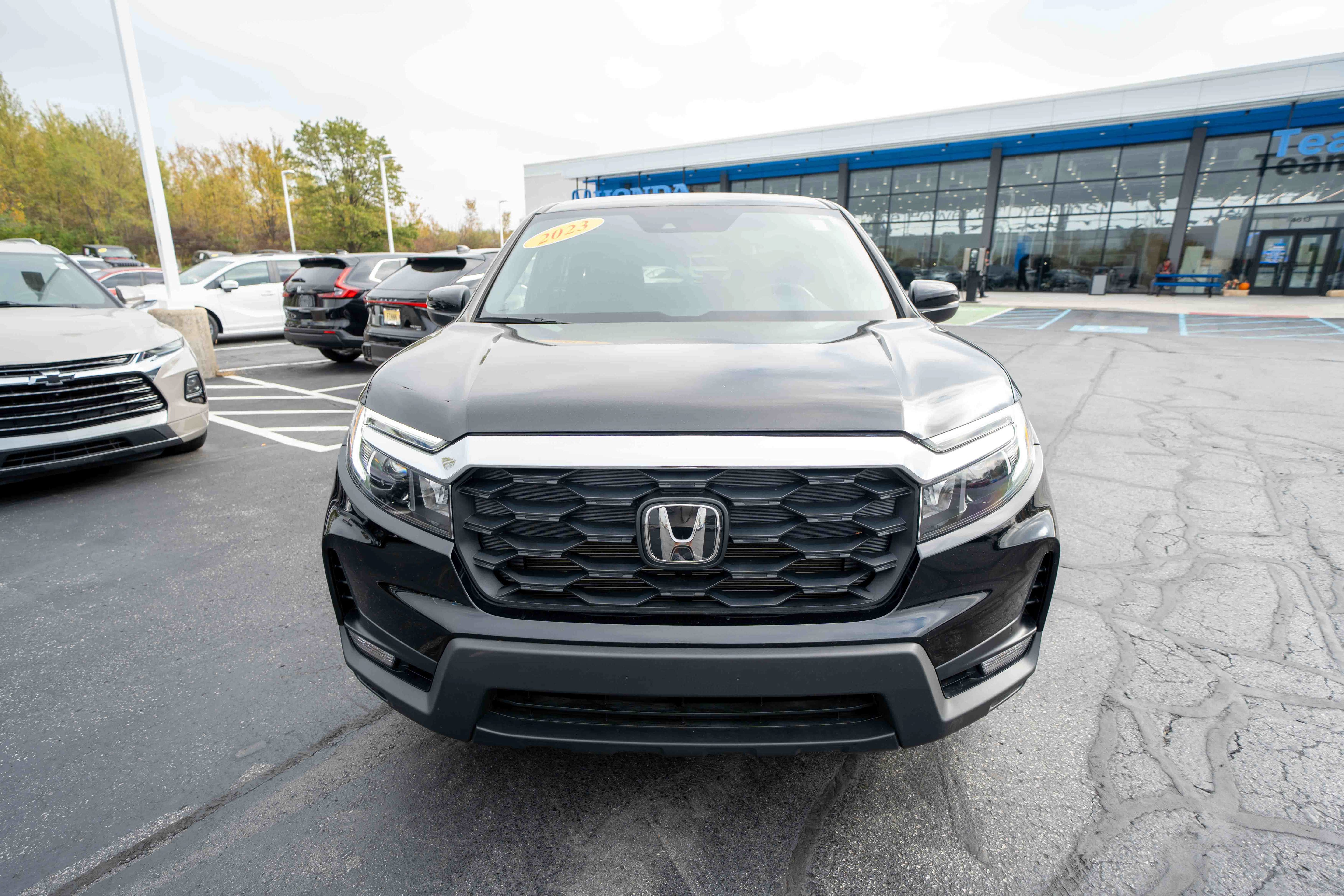 Used 2023 Honda Passport EX-L image 2
