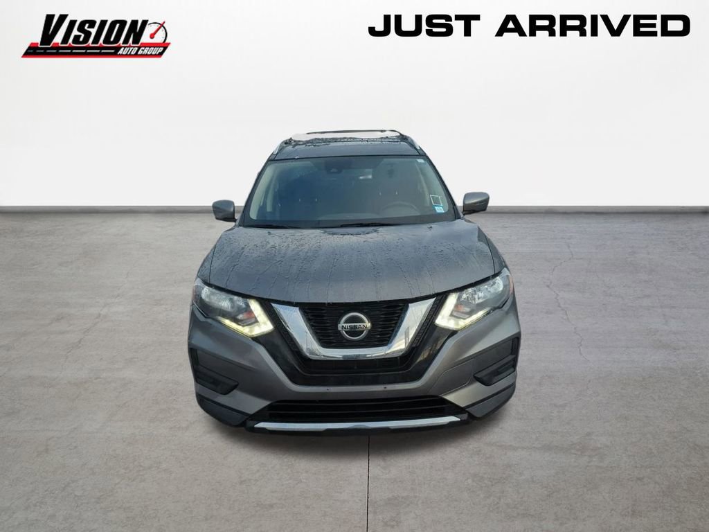 Used 2019 Nissan Rogue SV w/ Sun & Sound Touring Package image 2