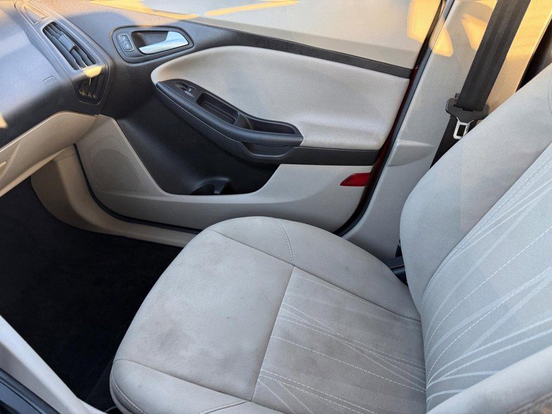 Used 2016 Ford Focus SE w/ Reverse Sensing Package image 19