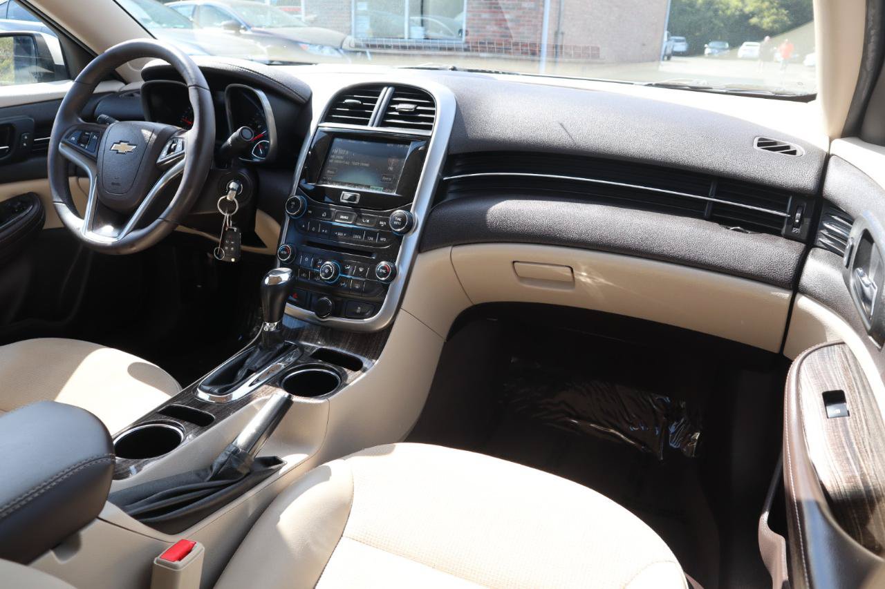 Used 2015 Chevrolet Malibu LT FWD image 11