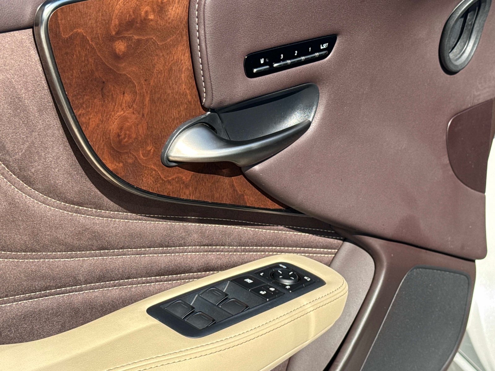 Used 2020 Lexus LS 500 w/ Accessory Package (Z1) RWD image 18