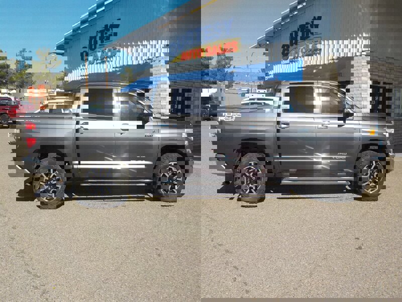 Used 2014 Toyota Tundra Limited w/ Limited Premium Package image 11